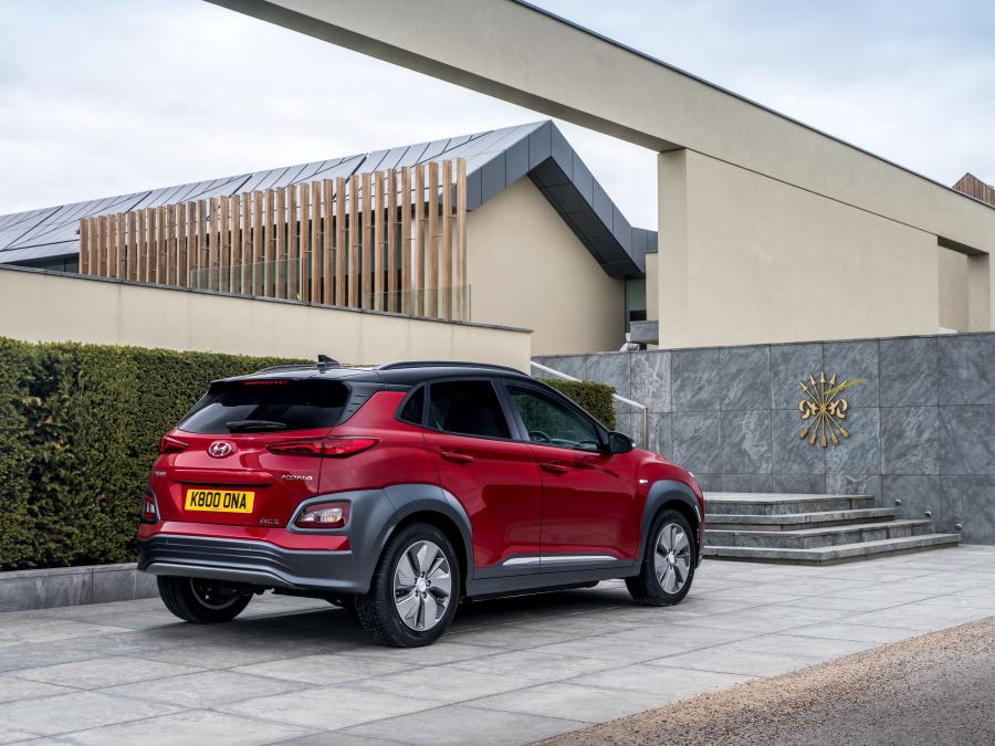  Hyundai Kona Electric (OS) 2018 года  (UK) (фото 30 из 40)